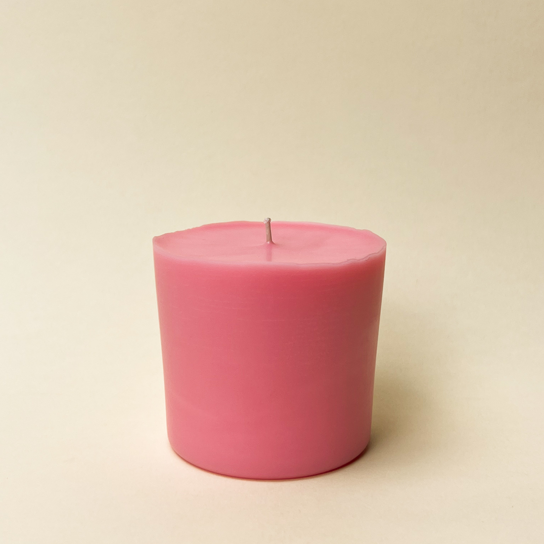 Yuno's "Fresh Roses" candle refill