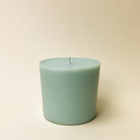 Yuno's "Fig Grove" candle refill